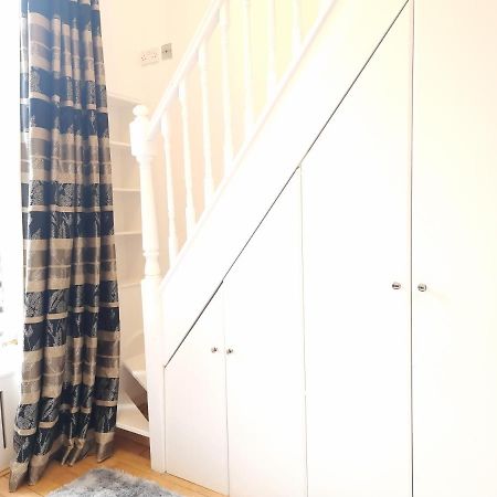 شقة لندن  في F8-Mezzanine 1St Floor Flat Fits 3 Near Paddington المظهر الخارجي الصورة
