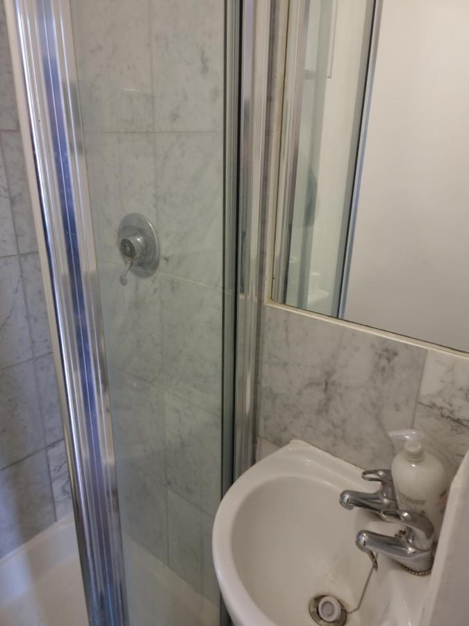 شقة لندن  في F8-Mezzanine 1St Floor Flat Fits 3 Near Paddington المظهر الخارجي الصورة